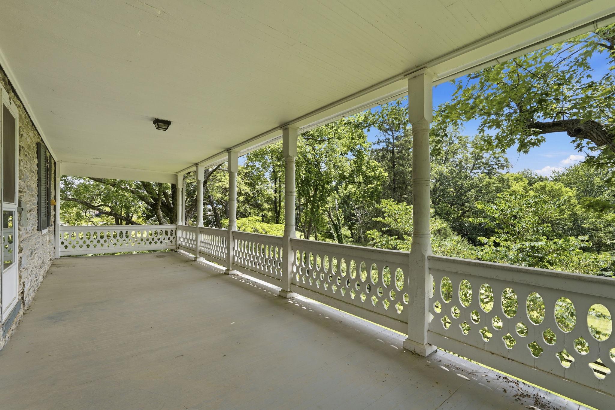 38863 Ridge Court Hamilton, VA 20158 - Photo 49 of 90 Upper Level Porch