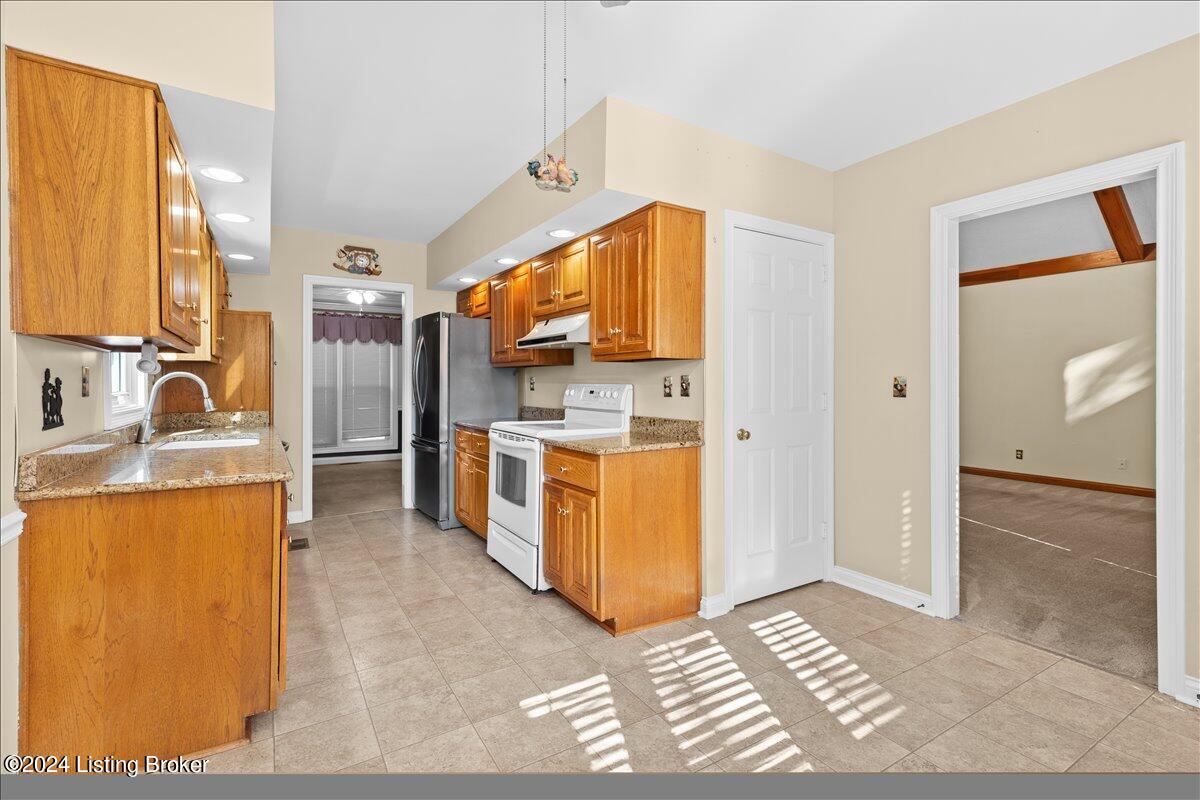 821 Foxgate Road Louisville, KY 40223 - Photo 16 of 41 17-821 Foxgate Rd-17