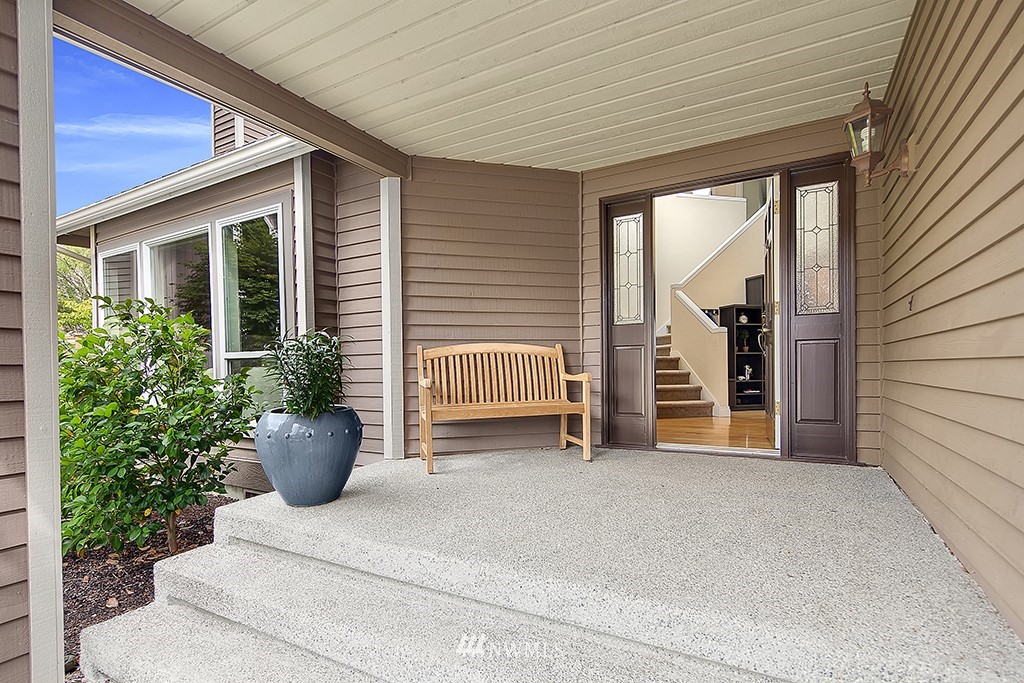 4606 Northeast 18th Street Renton, WA 98059 - Photo 3 of 25 Gallery Image 3