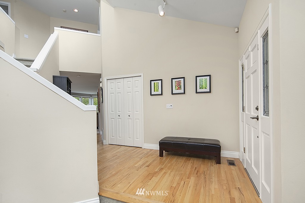 4606 Northeast 18th Street Renton, WA 98059 - Photo 5 of 25 Gallery Image 5