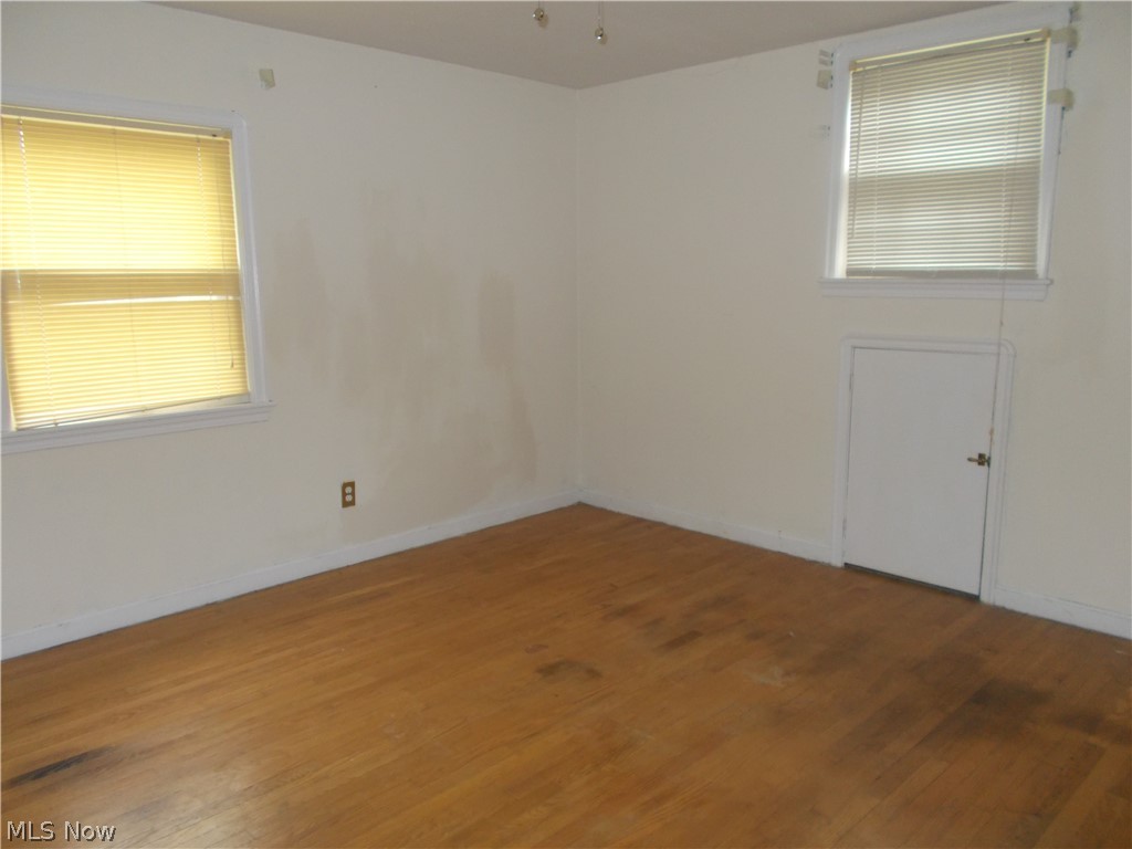 1674 Crest Road Cleveland, OH 44121 - Photo 8 of 12