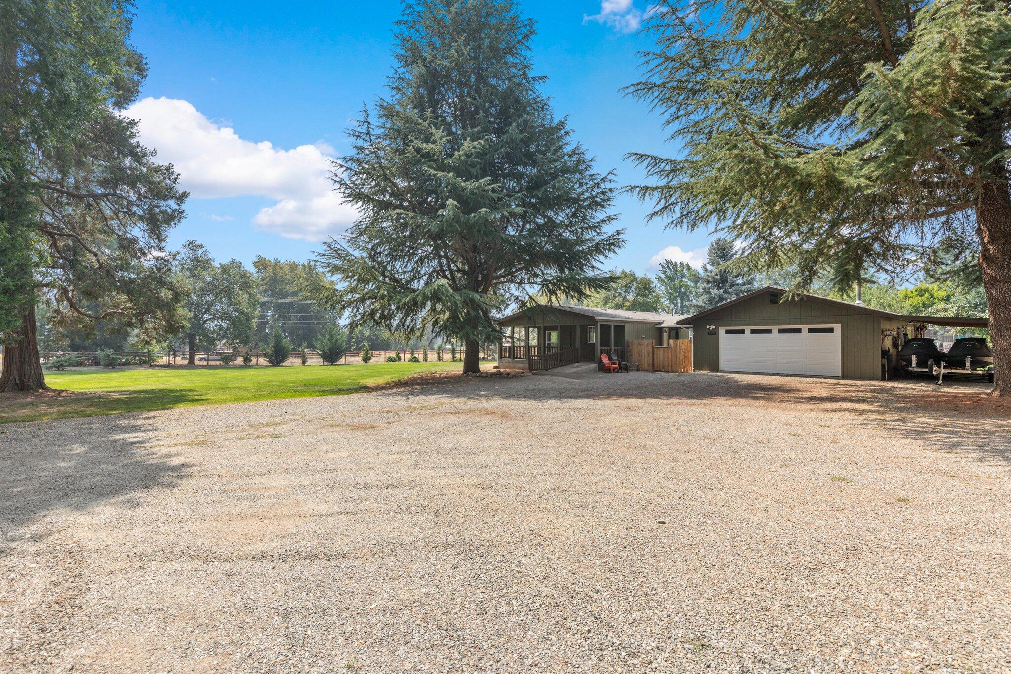 2402 Upper River Road Grants Pass, OR 97526 - Photo 3 of 33 15-web-or-mls-WCIL0003