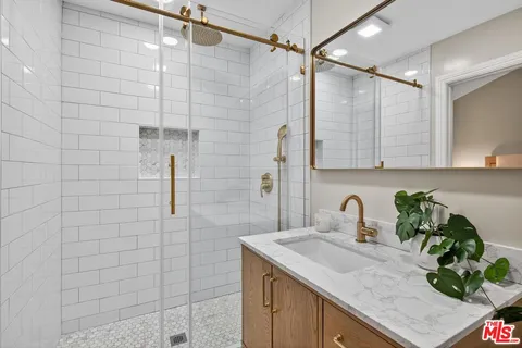 $799,999 | 5115 Kester Avenue, Unit 14, Sherman Oaks, CA 91403