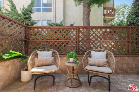 $799,999 | 5115 Kester Avenue, Unit 14, Sherman Oaks, CA 91403