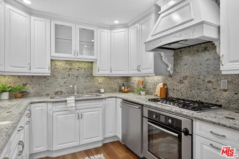 $799,999 | 5115 Kester Avenue, Unit 14, Sherman Oaks, CA 91403