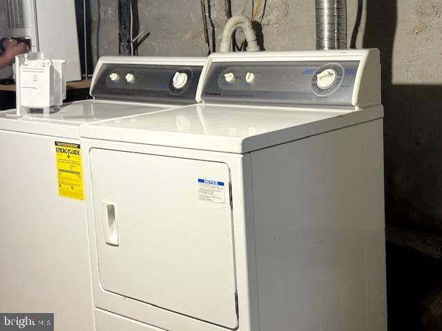 532 Dudley Street Philadelphia, PA 19148 - Photo 11 of 14 a utility room with dryer and washer