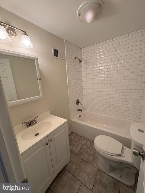 532 Dudley Street Philadelphia, PA 19148 - Photo 8 of 14 a bathroom with a sink a toilet and shower