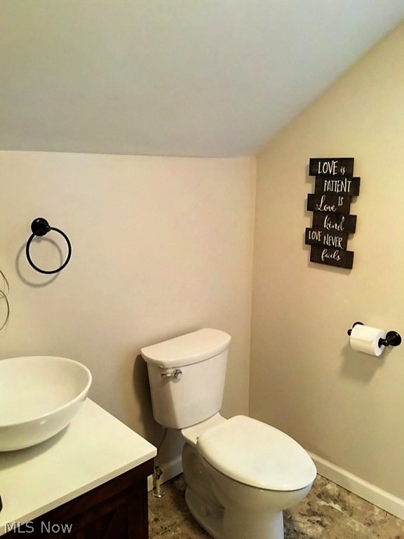 3775 Lowell Road Cleveland Heights, OH 44121 - Photo 11 of 23 Full bath on third floor. This home has a full bath on every floor above grade