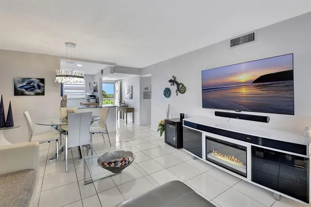 $174,900 | 2615 Northeast 3rd Street, Unit 411, Boynton Beach, FL 33435