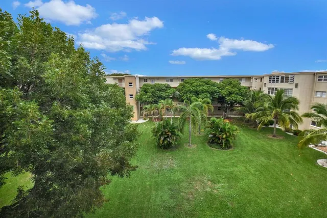 $174,900 | 2615 Northeast 3rd Street, Unit 411, Boynton Beach, FL 33435
