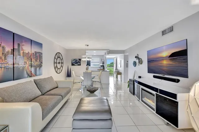 $174,900 | 2615 Northeast 3rd Street, Unit 411, Boynton Beach, FL 33435