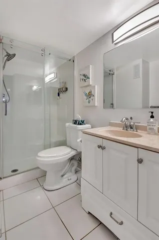 $174,900 | 2615 Northeast 3rd Street, Unit 411, Boynton Beach, FL 33435