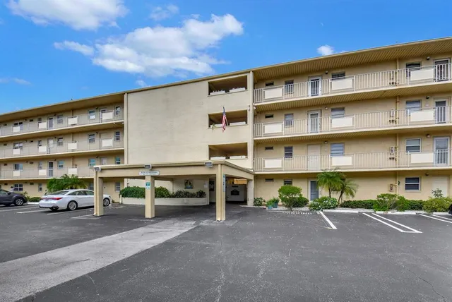 $174,900 | 2615 Northeast 3rd Street, Unit 411, Boynton Beach, FL 33435