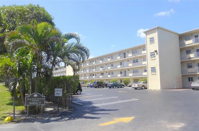 $174,900 | 2615 Northeast 3rd Street, Unit 411, Boynton Beach, FL 33435