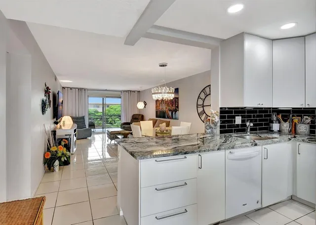 $174,900 | 2615 Northeast 3rd Street, Unit 411, Boynton Beach, FL 33435