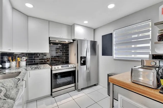 $174,900 | 2615 Northeast 3rd Street, Unit 411, Boynton Beach, FL 33435