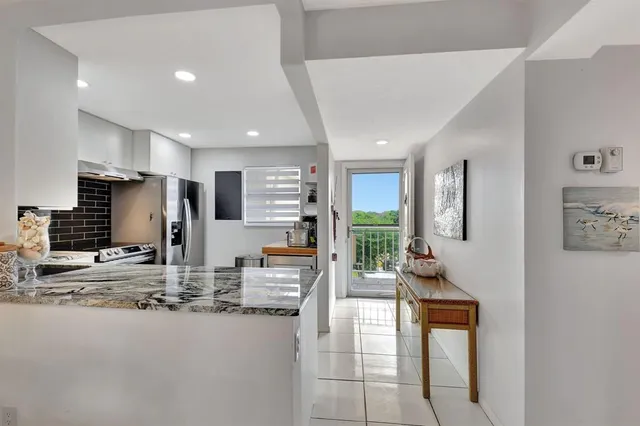 $174,900 | 2615 Northeast 3rd Street, Unit 411, Boynton Beach, FL 33435