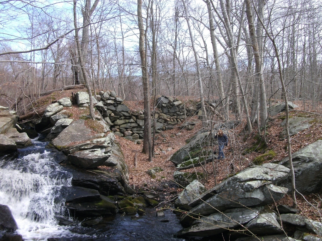 536 R Highland Road Tiverton, RI 02878 - Photo 12 of 17