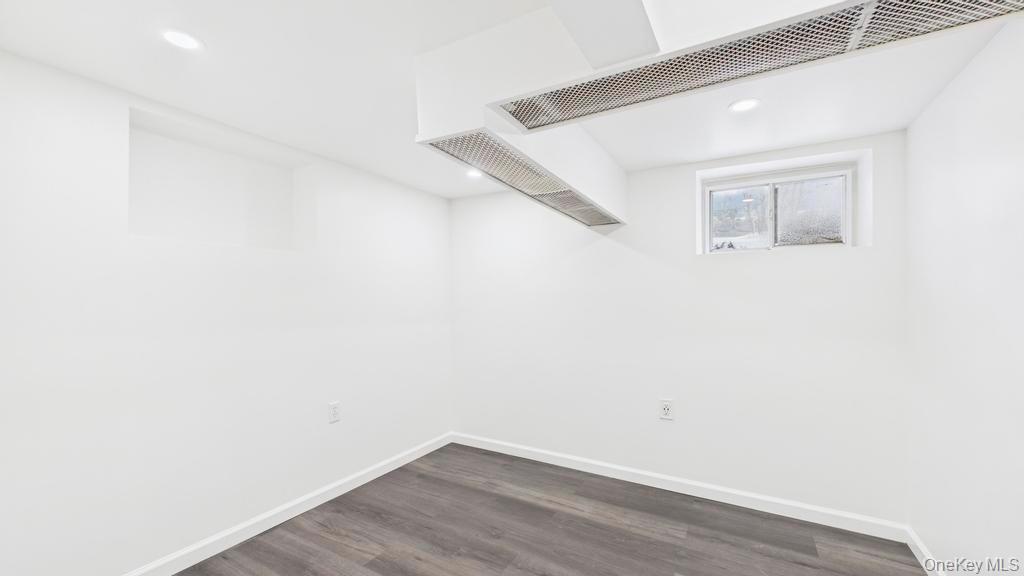 142-16 223rd Street Queens, NY 11413 - Photo 28 of 36