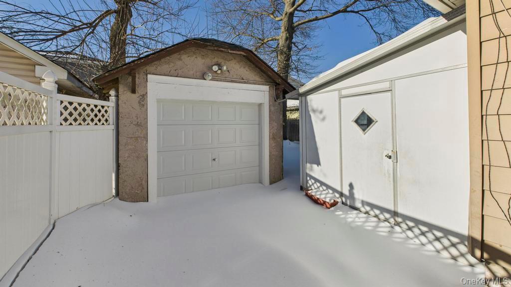 142-16 223rd Street Queens, NY 11413 - Photo 5 of 36