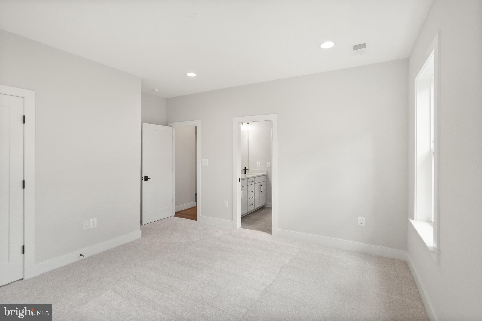 7232 Andrus Road Bethesda, MD 20817 - Photo 28 of 36 Fourth bedroom with modern buddy bath.