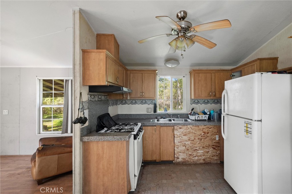 300 Purple Rock Road Bangor, CA 95914 - Photo 10 of 53