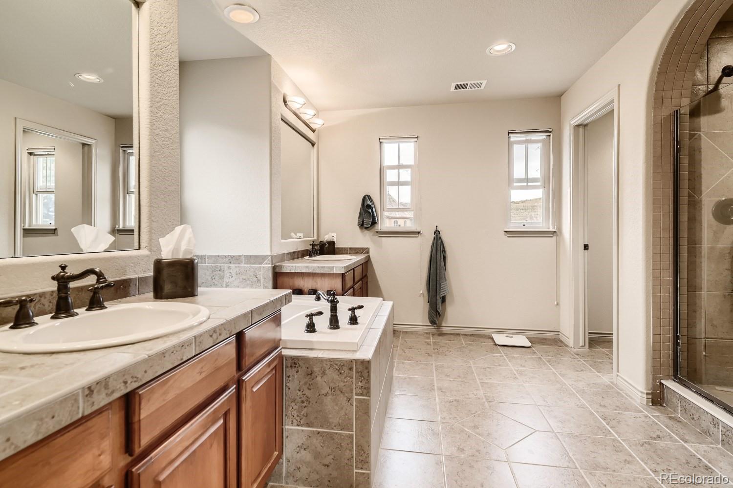 2753 Southshire Road Highlands Ranch, CO 80126 - Photo 18 of 40 Gallery Image 18