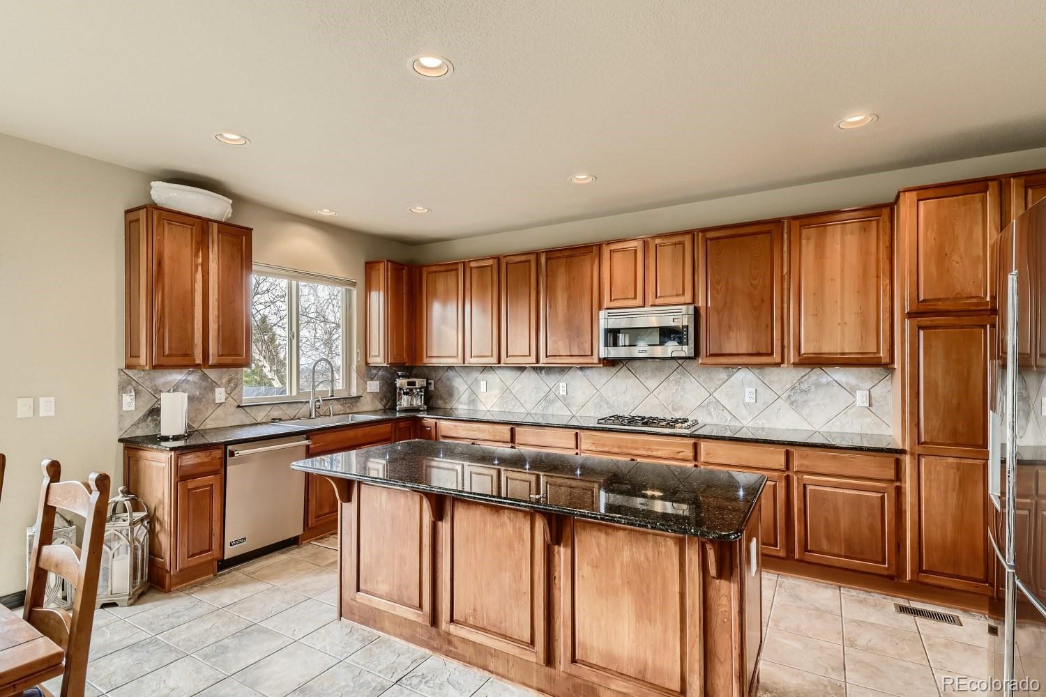2753 Southshire Road Highlands Ranch, CO 80126 - Photo 10 of 40 Gallery Image 10