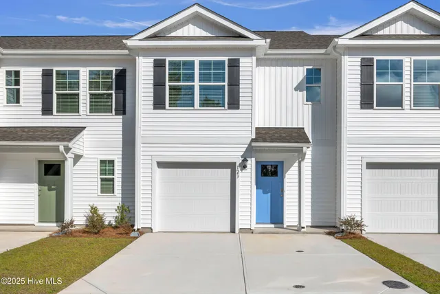$2,200 | 121 South Grassland Road, Surf City, NC 28445