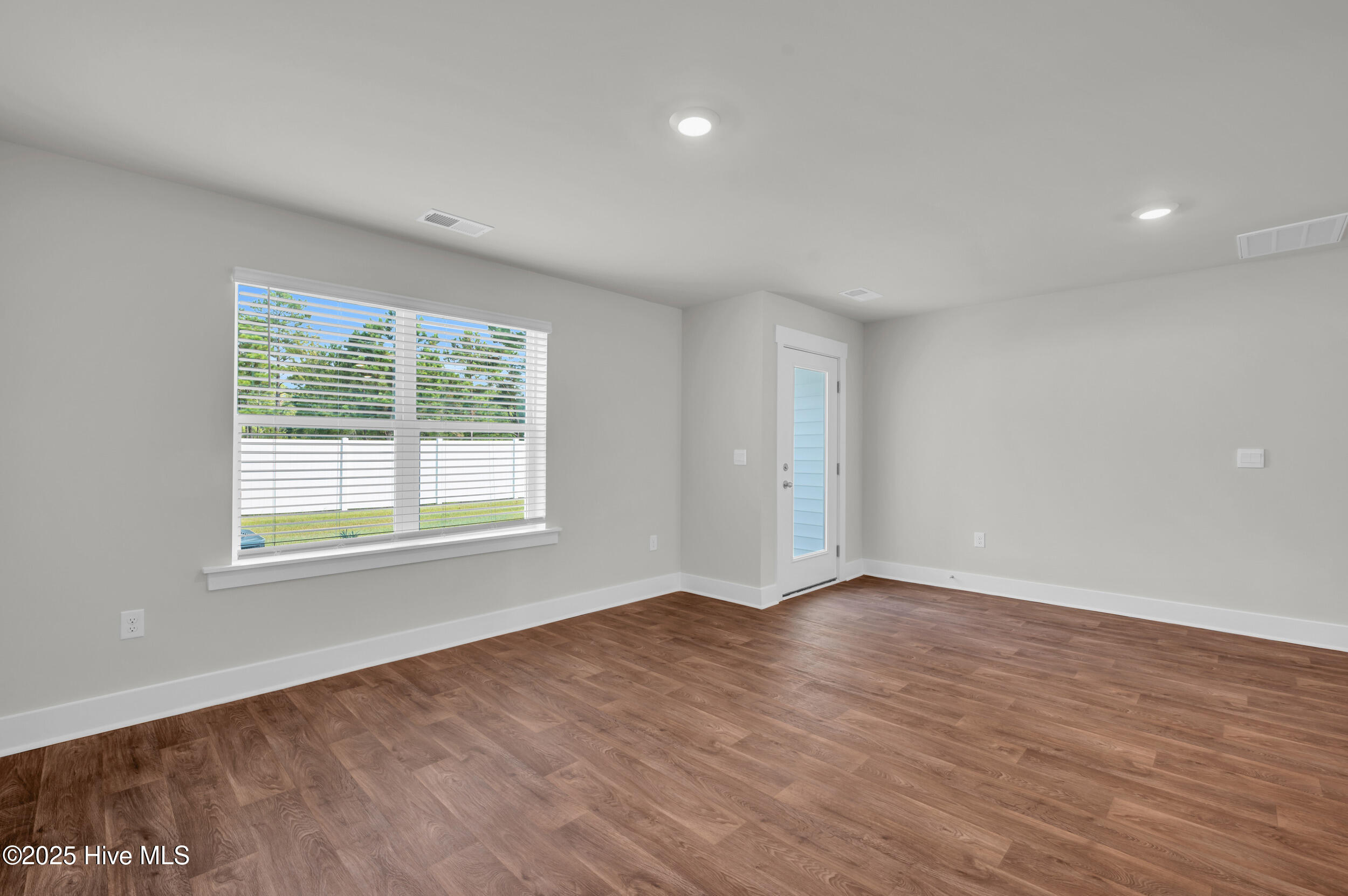 121 South Grassland Road Surf City, NC 28445 - Photo 13 of 38 13_123 s grassland rd-00013