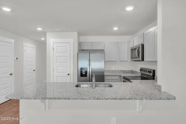 $2,200 | 121 South Grassland Road, Surf City, NC 28445