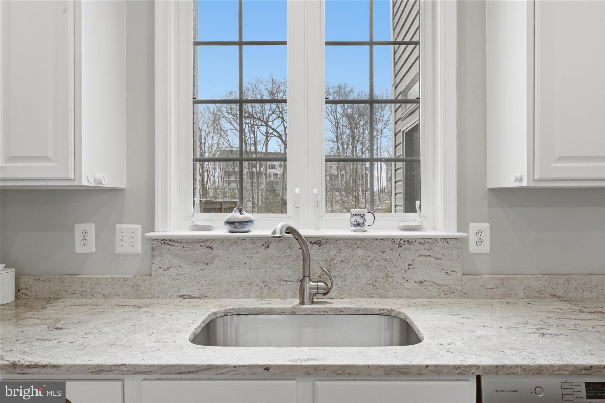 620 Howitzer Terrace Northeast Leesburg, VA 20176 - Photo 11 of 57 Kitchen