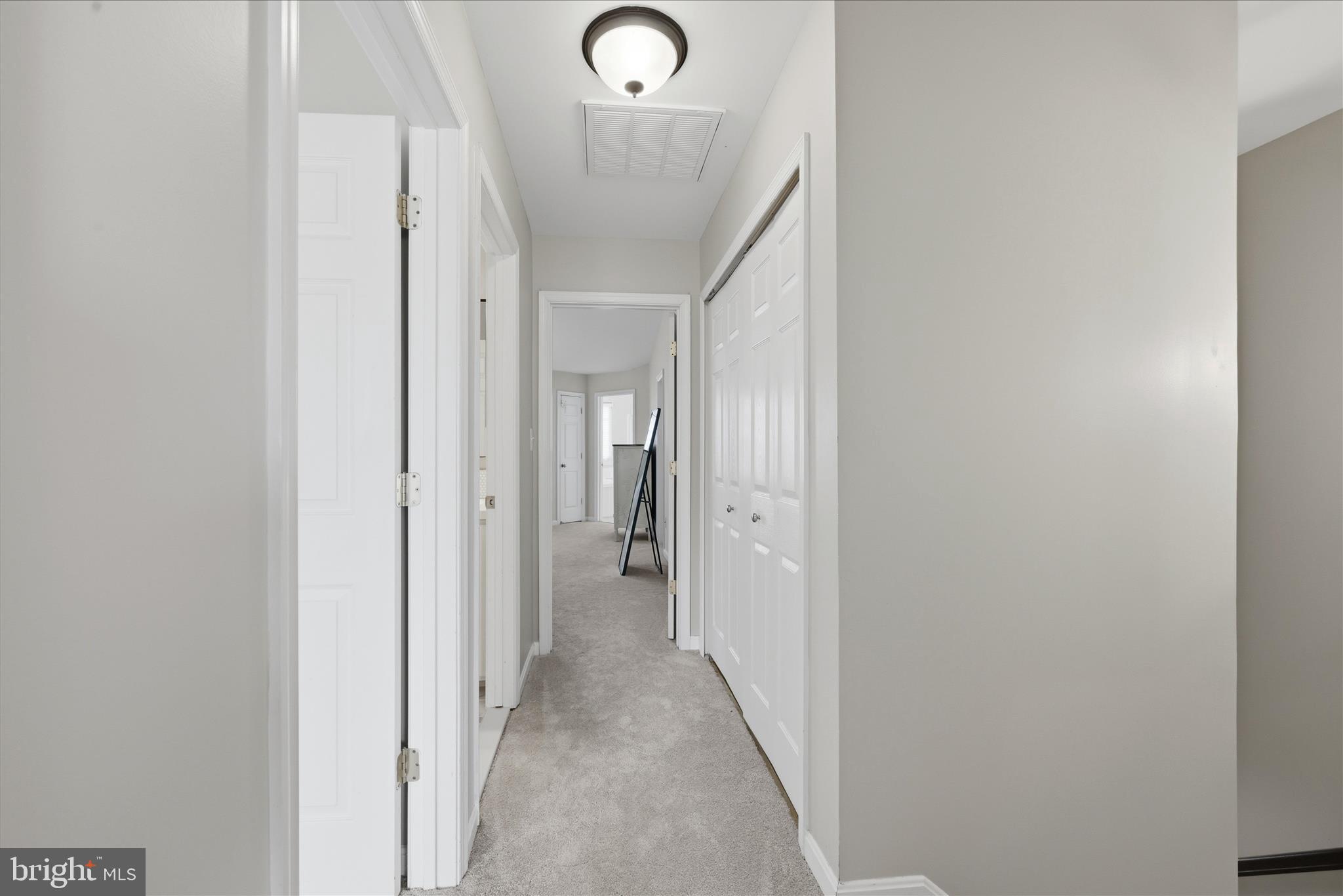 620 Howitzer Terrace Northeast Leesburg, VA 20176 - Photo 17 of 57 Hallway