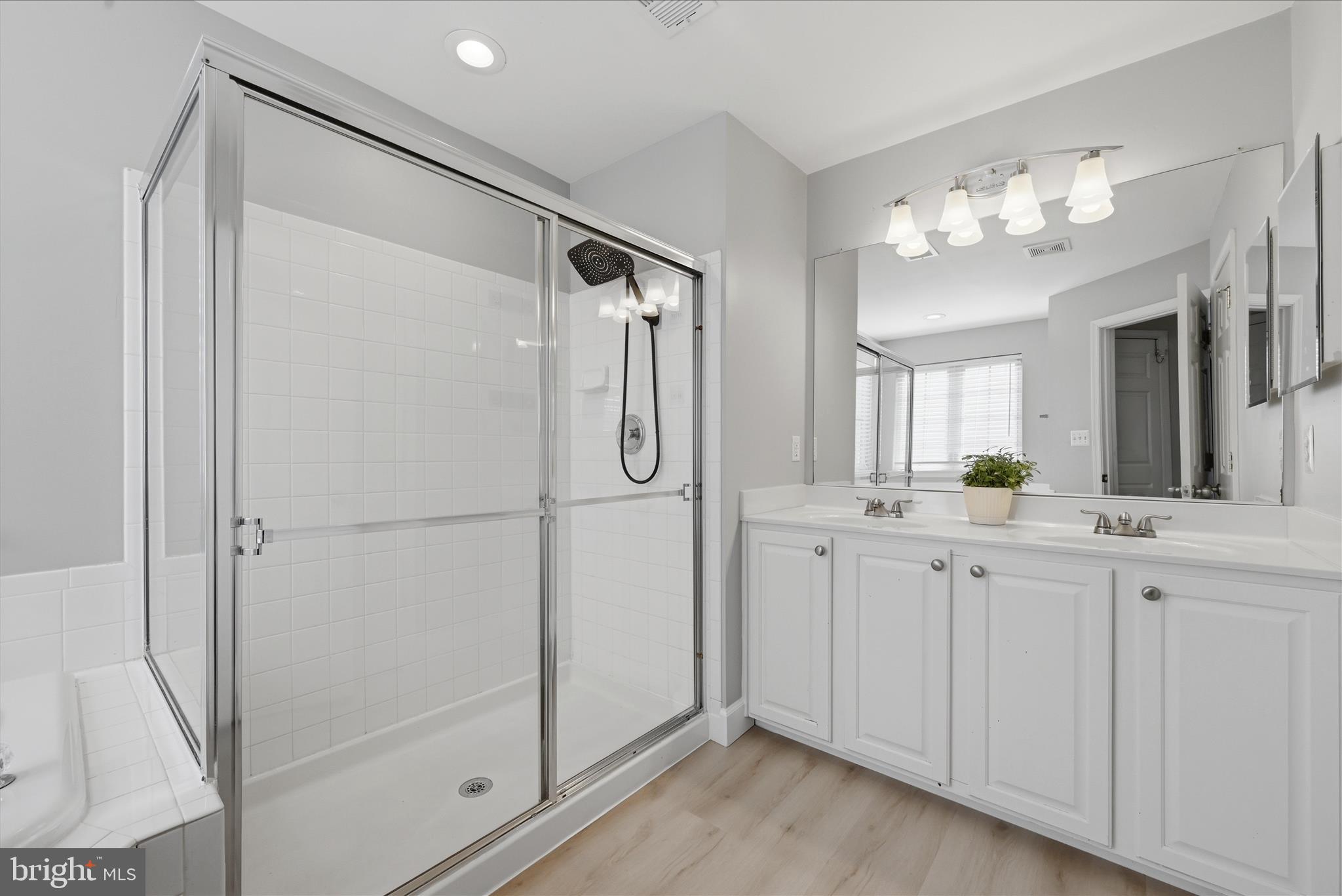 620 Howitzer Terrace Northeast Leesburg, VA 20176 - Photo 20 of 57 Primary Bathroom