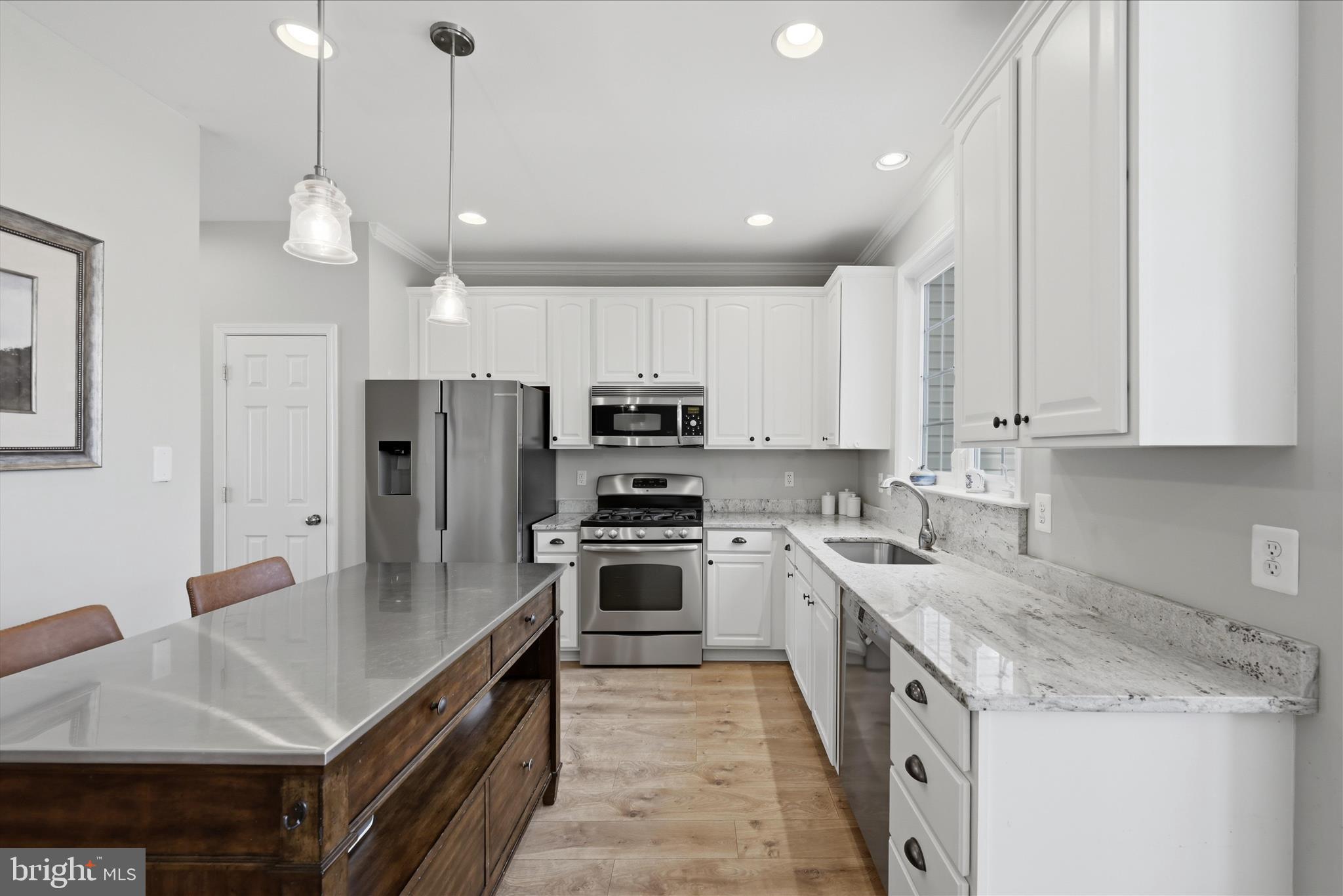 620 Howitzer Terrace Northeast Leesburg, VA 20176 - Photo 10 of 57 Kitchen