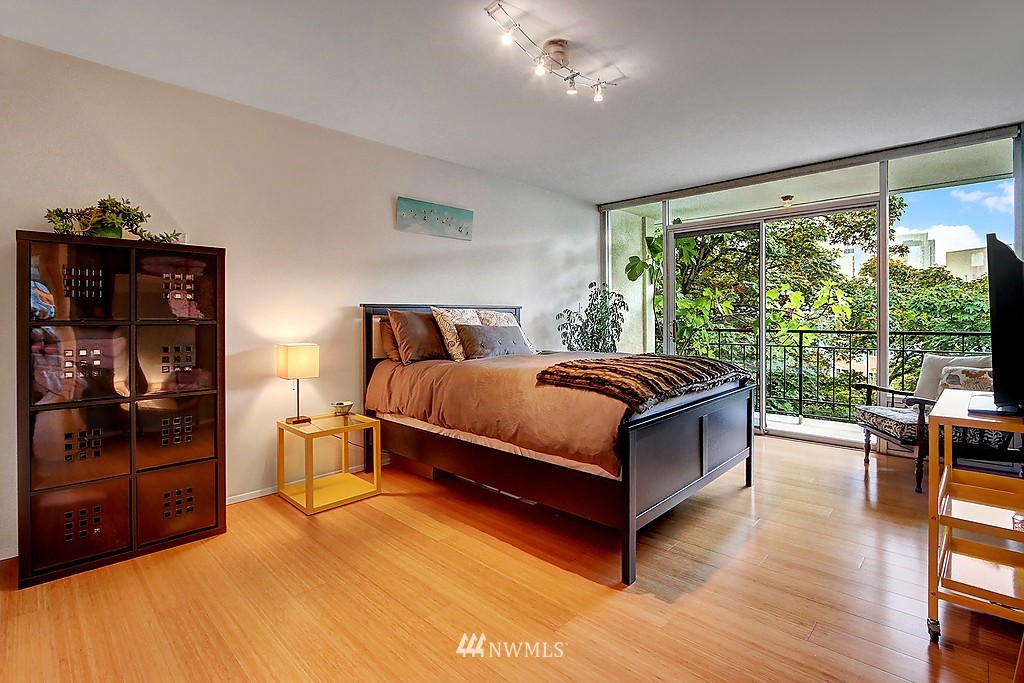 1000 Union Street, Unit PHA Seattle, WA 98101 - Photo 18 of 25