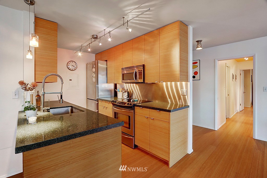 1000 Union Street, Unit PHA Seattle, WA 98101 - Photo 6 of 25