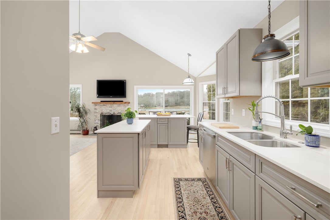 125 Montauk Road Narragansett, RI 02882 - Photo 6 of 48