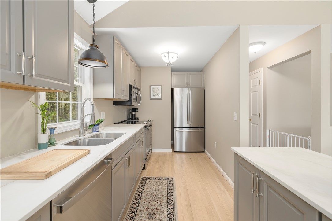 125 Montauk Road Narragansett, RI 02882 - Photo 9 of 48