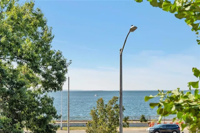 a view of a tall building in front of it