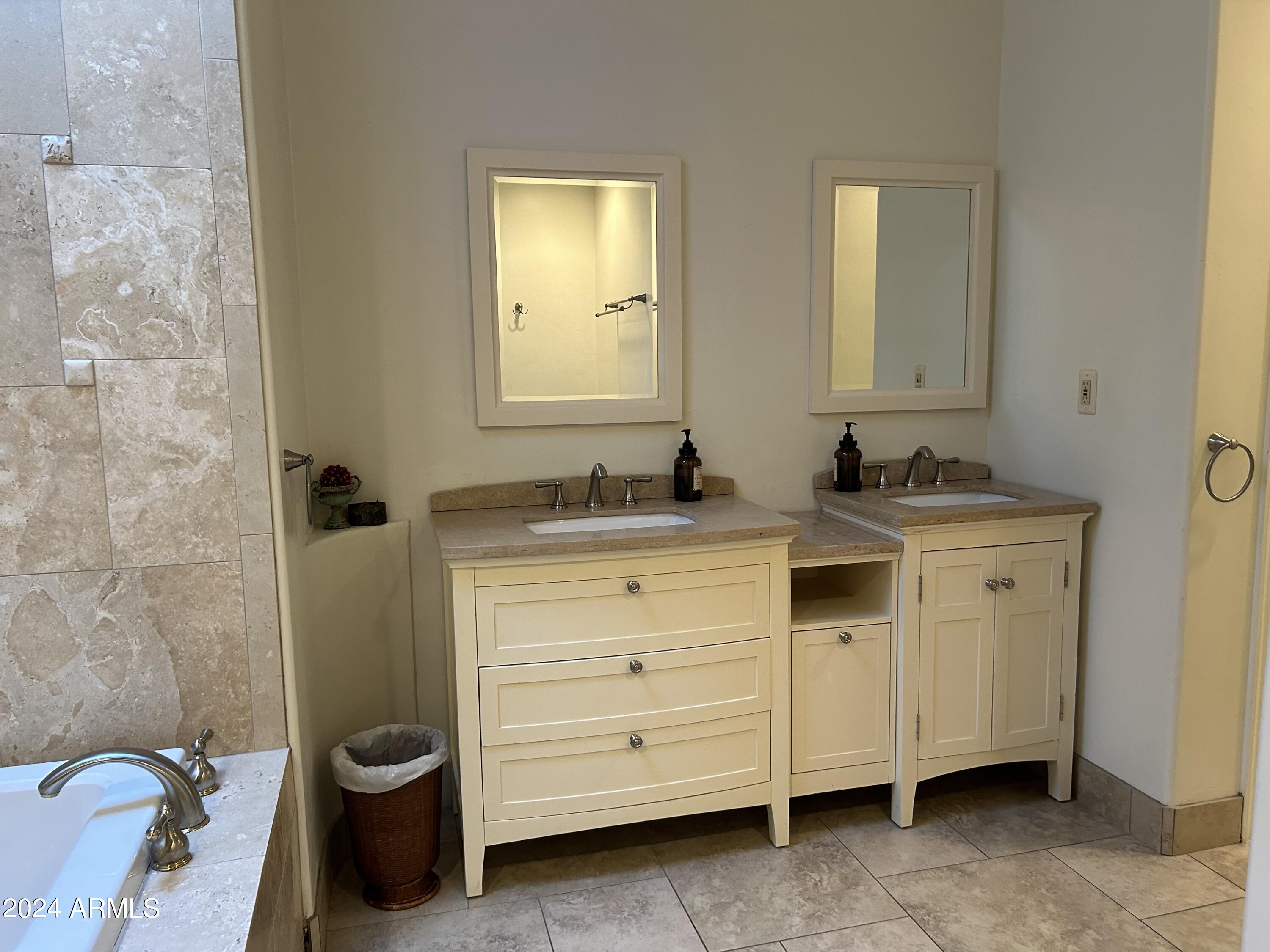 7272 East Gainey Ranch Road, Unit 124 Scottsdale, AZ 85258 - Photo 11 of 36 MASTER BATH W DOUBLE SINKS
