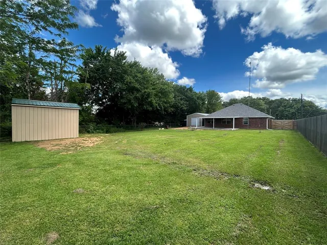 a view of a house with a backyard