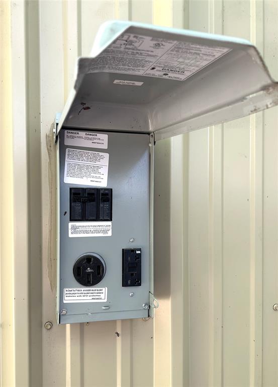 1974 County Road Powderly, TX 75473 - Photo 25 of 33 a utility room with dryer and washer