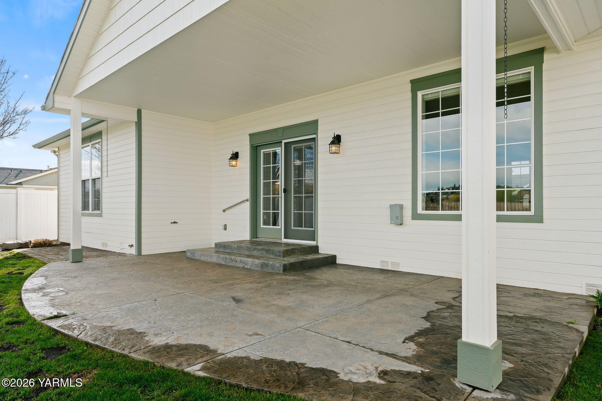8507 Midvale Road Yakima, WA 98908 - Photo 22 of 24 a view of a house with backyard