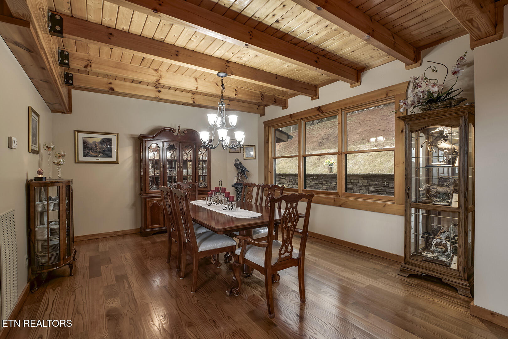 124 Overlook Way Vonore, TN 37885 - Photo 11 of 60 11_OverlookWay_124_Dining01