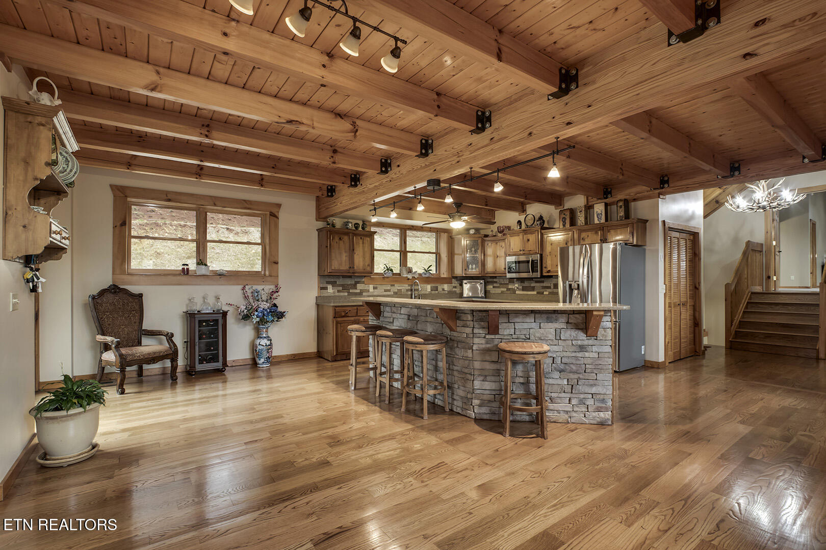 124 Overlook Way Vonore, TN 37885 - Photo 13 of 60 13_OverlookWay_124_Breakfast01