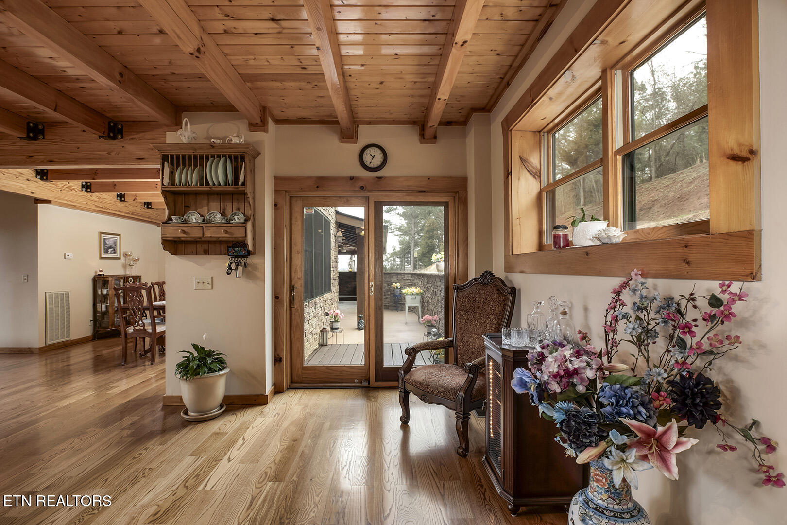 124 Overlook Way Vonore, TN 37885 - Photo 14 of 60 14_OverlookWay_124_Breakfast02