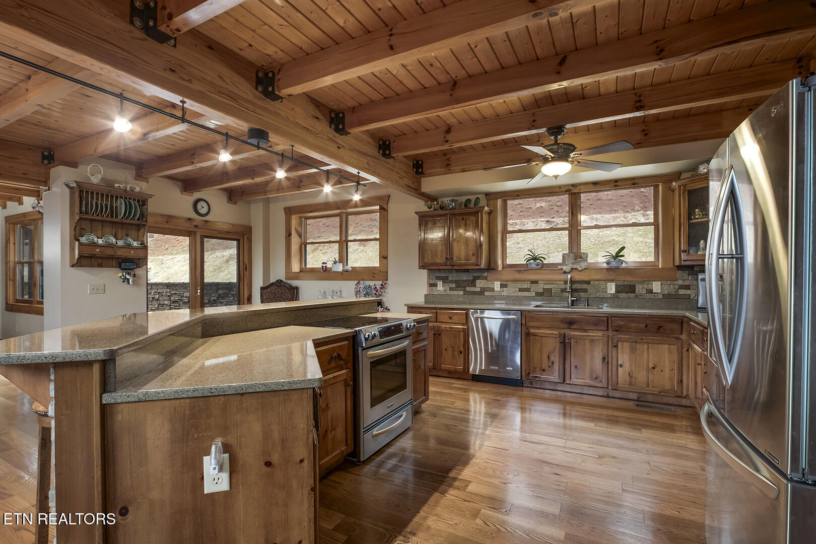 124 Overlook Way Vonore, TN 37885 - Photo 19 of 60 19_OverlookWay_124_Kitchen03