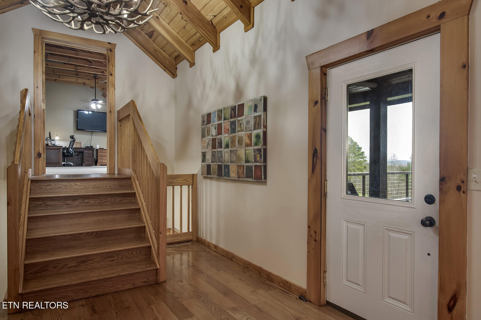 124 Overlook Way Vonore, TN 37885 - Photo 20 of 60 20_OverlookWay_124_Family-DeckAccess