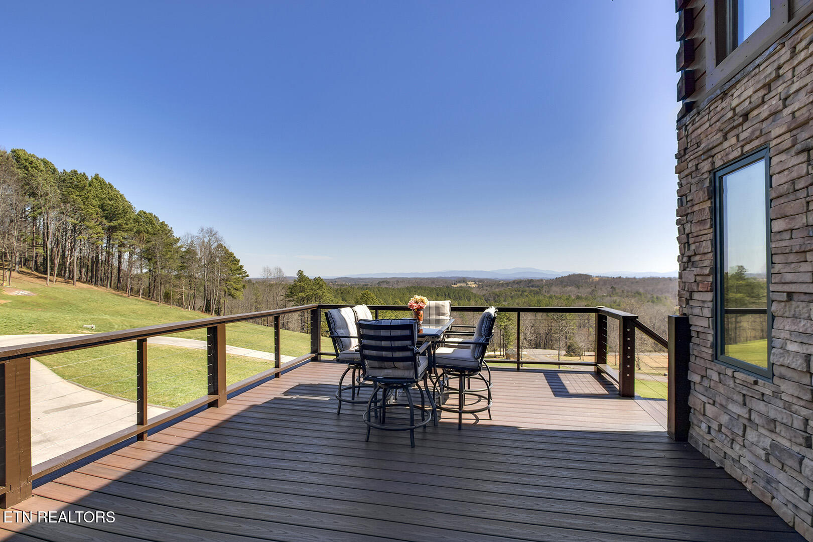 124 Overlook Way Vonore, TN 37885 - Photo 21 of 60 21_OverlookWay_124_Deck